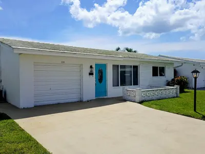114 SW 10TH Street, Boynton Beach – Single Family Residence for rent