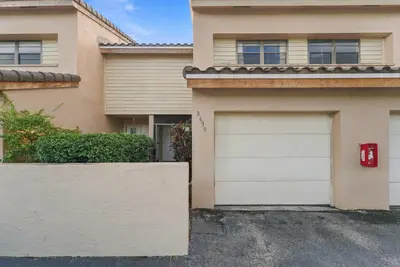 8690 NW 40th Street, Coral Springs – Townhouse for rent