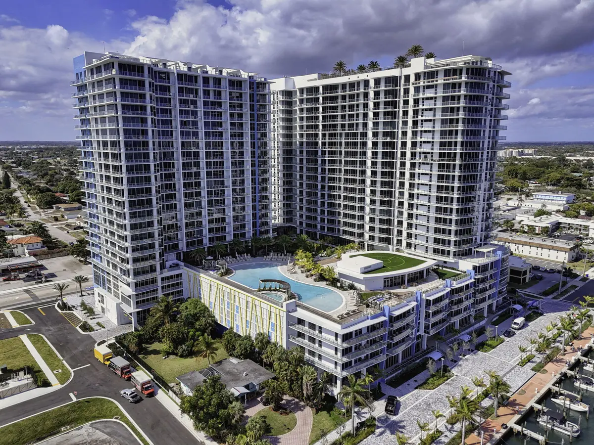 220 Lake Shore Drive 609, Lake Park, FL – photo 3