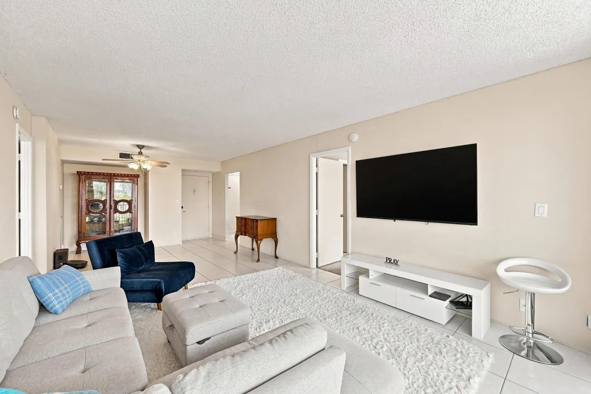 06_stl_1483_with_tv at 531 N OCEAN Boulevard 505, Pompano Beach