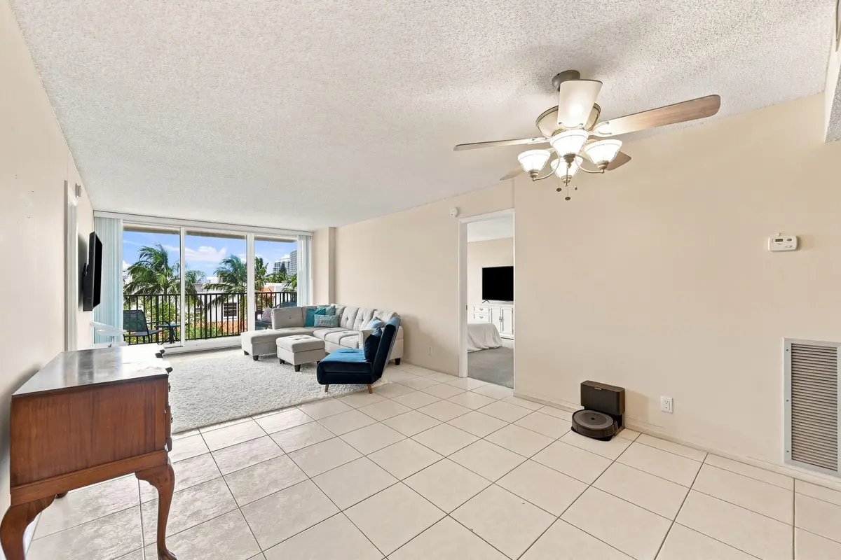 03_stl_1463_with_tv at 531 N OCEAN Boulevard 505, Pompano Beach