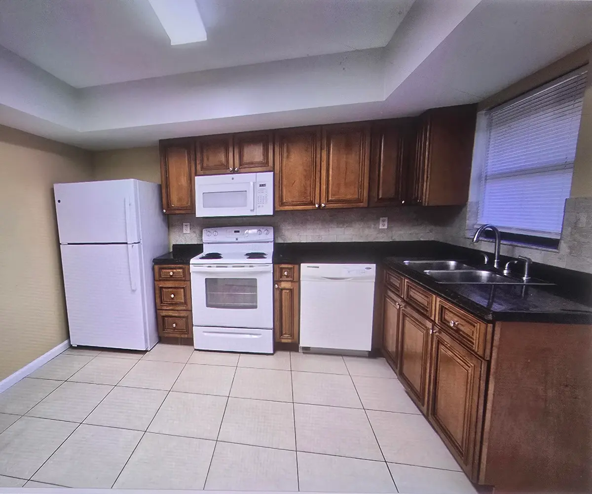 1155 kitchen at 1155 White Pine Pine 1155, Wellington