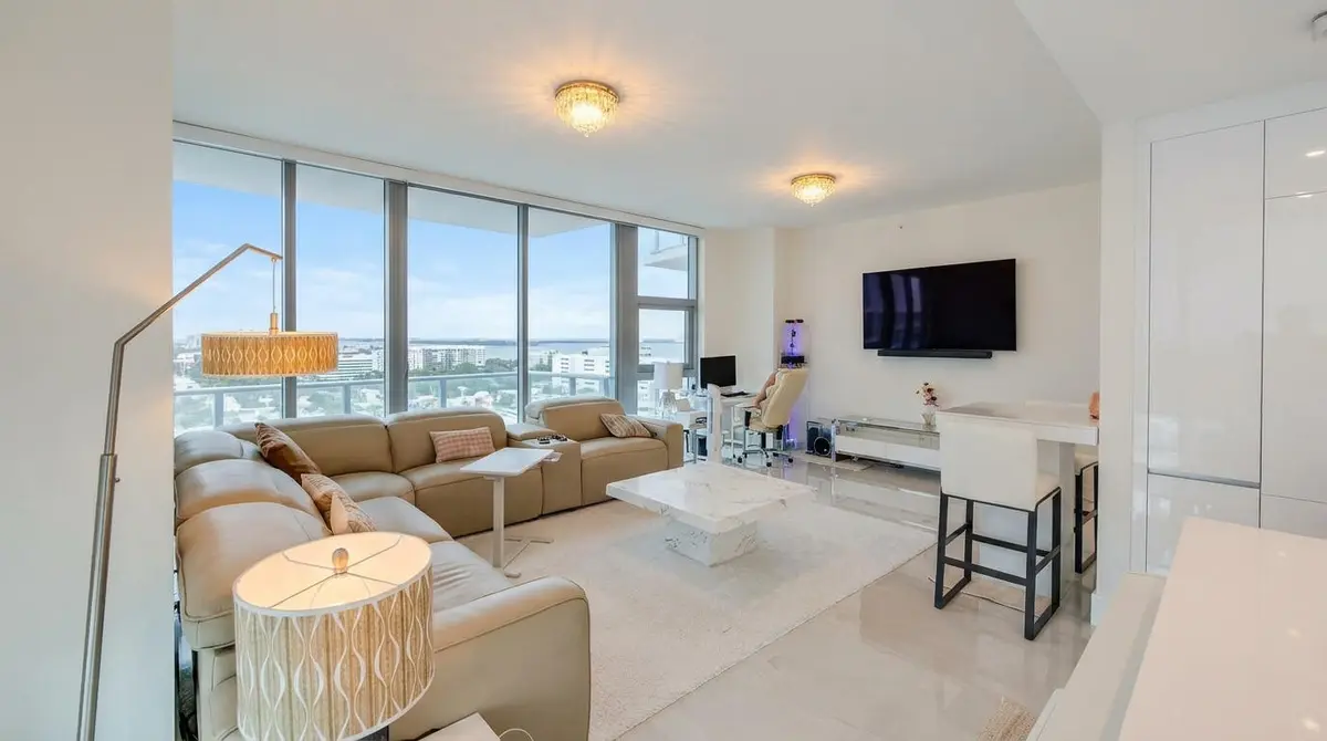 hf_20260921_184919_ee7523e6-e2ad-448d-ae at 220 LAKE SHORE Drive 1123, West Palm Beach