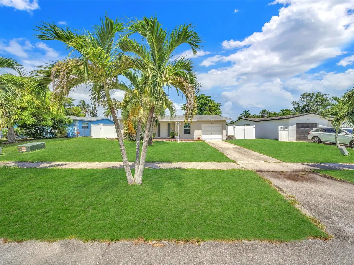 02-DSC8017 at 6851 SW 7th Place, North Lauderdale