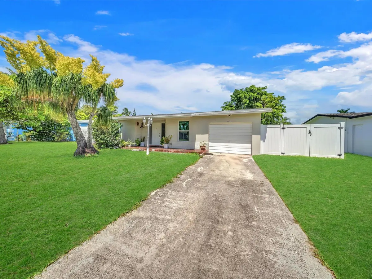 03-DSC8020 at 6851 SW 7th Place, North Lauderdale