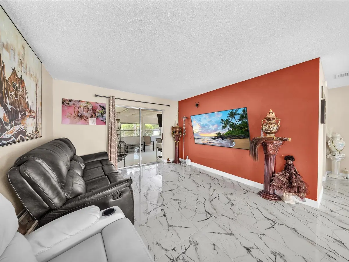 06-DSC8101 at 6851 SW 7th Place, North Lauderdale