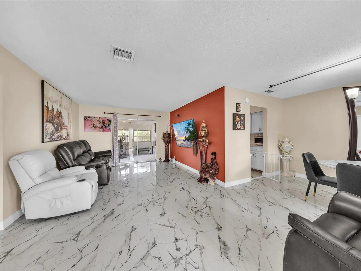 07-DSC8092 at 6851 SW 7th Place, North Lauderdale
