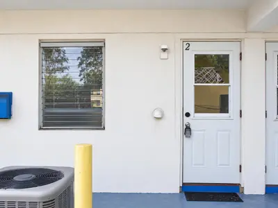 2401 NE 10TH Street 2, Pompano Beach – Apartment for rent