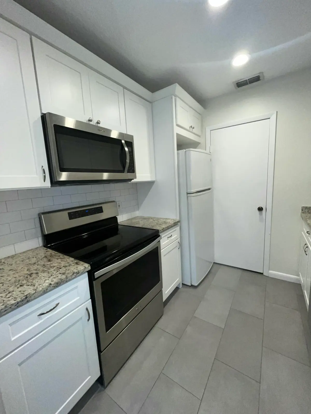Kitchen at 815 W BOYNTON BEACH Boulevard 11-203, Boynton Beach