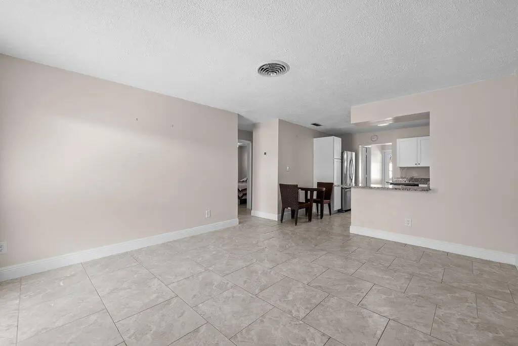 428A5079 at 722 Granada Street A, Fort Pierce