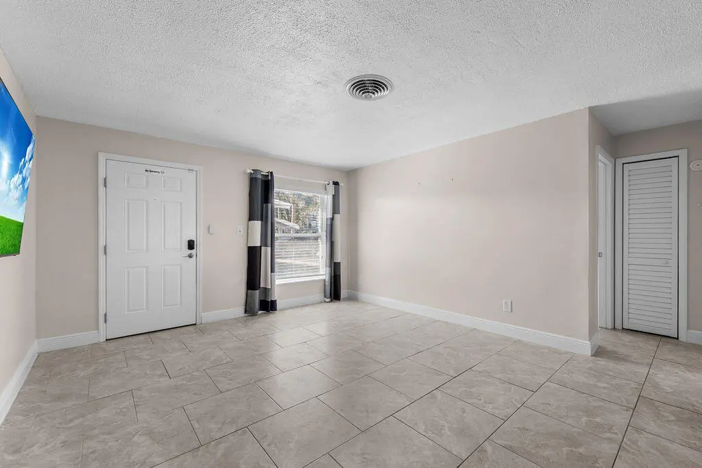 428A5083 at 722 Granada Street A, Fort Pierce