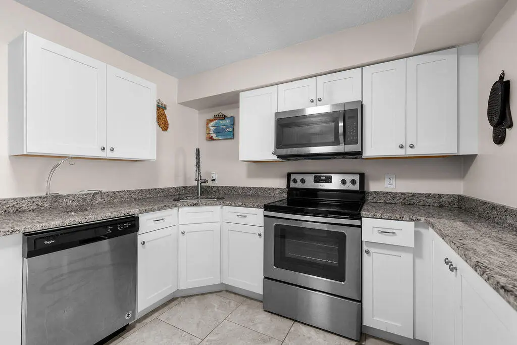 428A5092 at 722 Granada Street A, Fort Pierce
