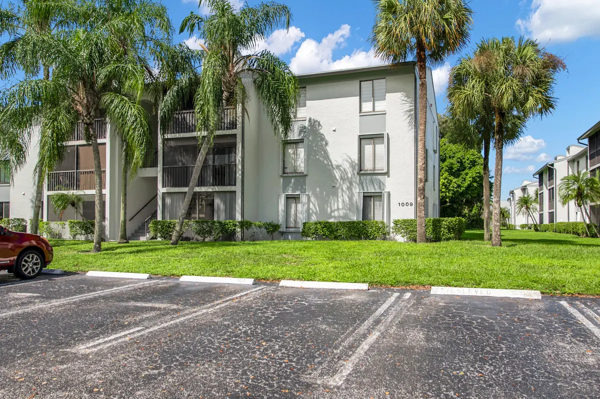 1009-1 at 1009 GREEN PINE Boulevard F3, West Palm Beach