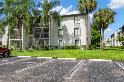 1009 GREEN PINE Boulevard F3, West Palm Beach – Condominium for sale