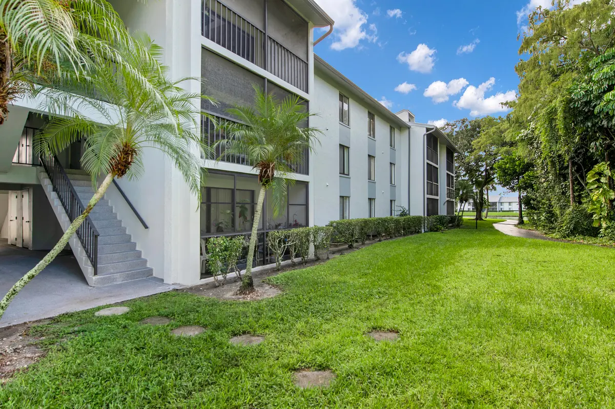 1009-2 at 1009 GREEN PINE Boulevard F3, West Palm Beach