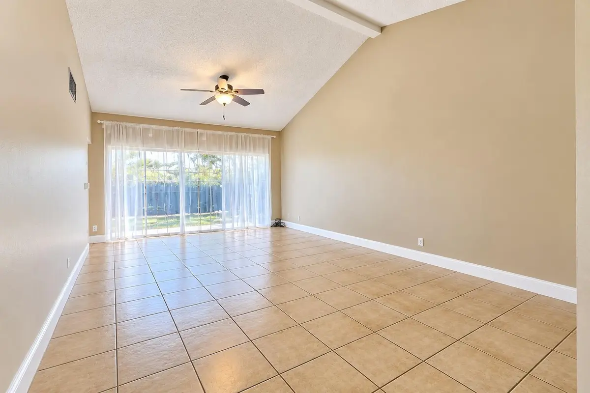 living at 7385 W Sunrise Boulevard, Plantation