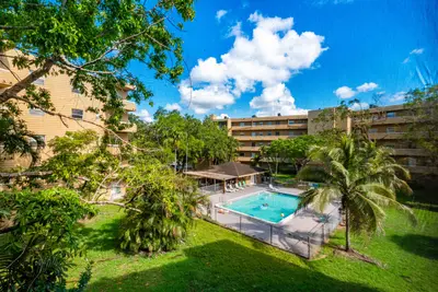 5790 STIRLING Road 308, Hollywood – Condominium for rent