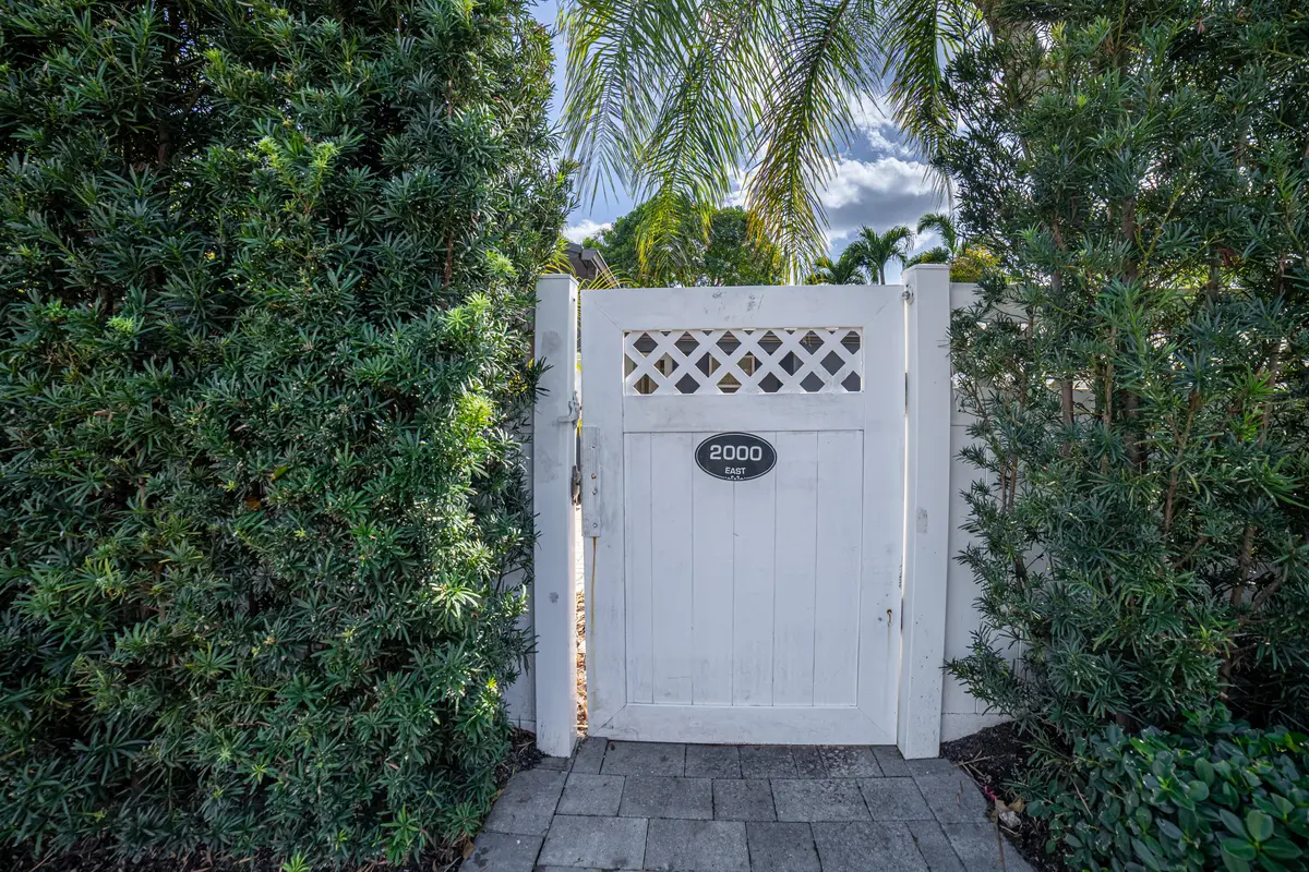 East-Front Gate (1) at 2000 NE 18th Street EAST UNIT, Fort Lauderdale