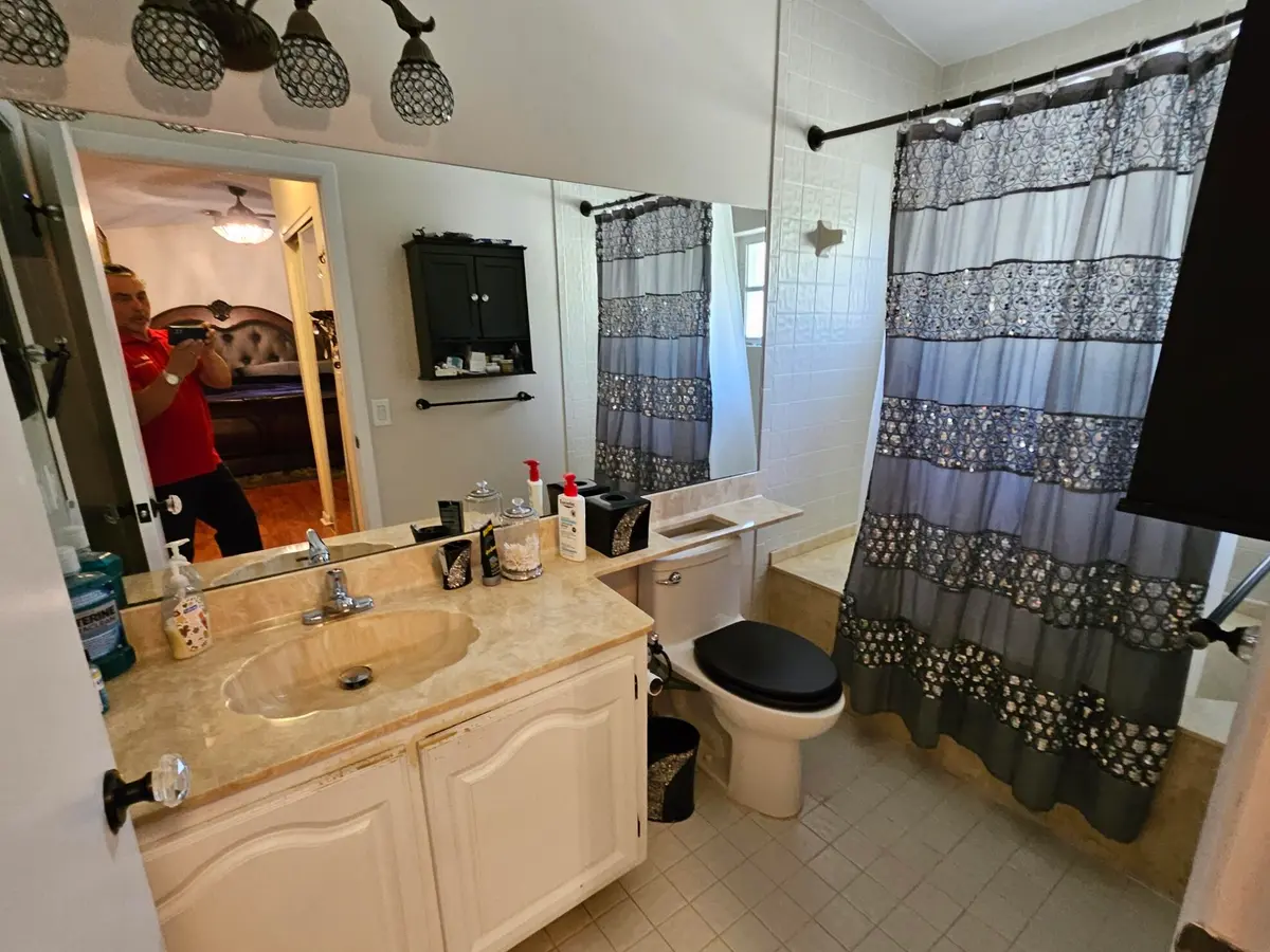 Clean Bathrooms at 10356 Sunstream Lane, Boca Raton