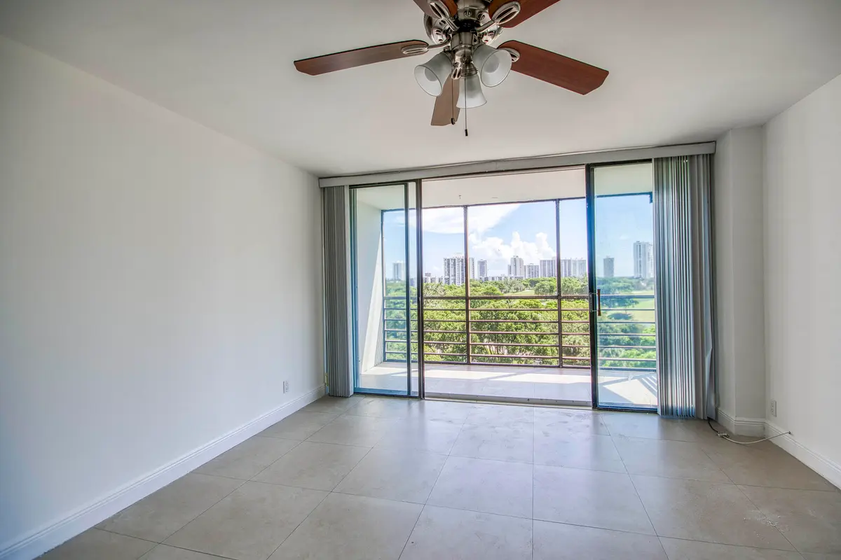 _IMG9526_HDR at 20400 W Country Club Drive 809, Aventura