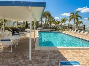 RLnice pool at 3500 S KANNER Highway 99, Stuart