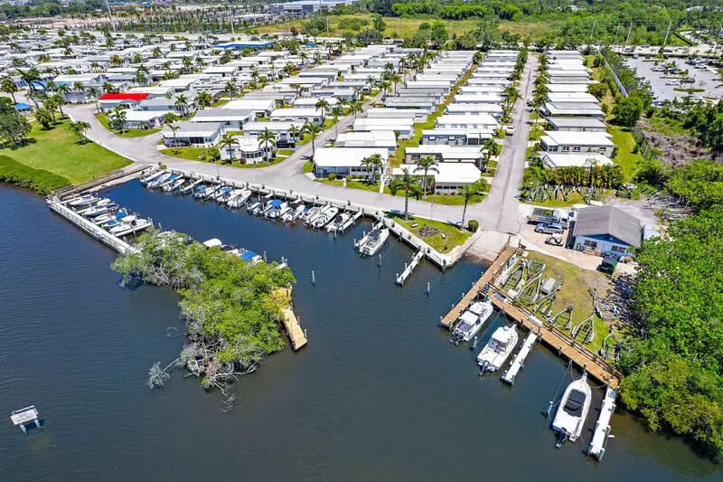 RL BOAT MARINA AMAZING 2 at 3500 S KANNER Highway 99, Stuart