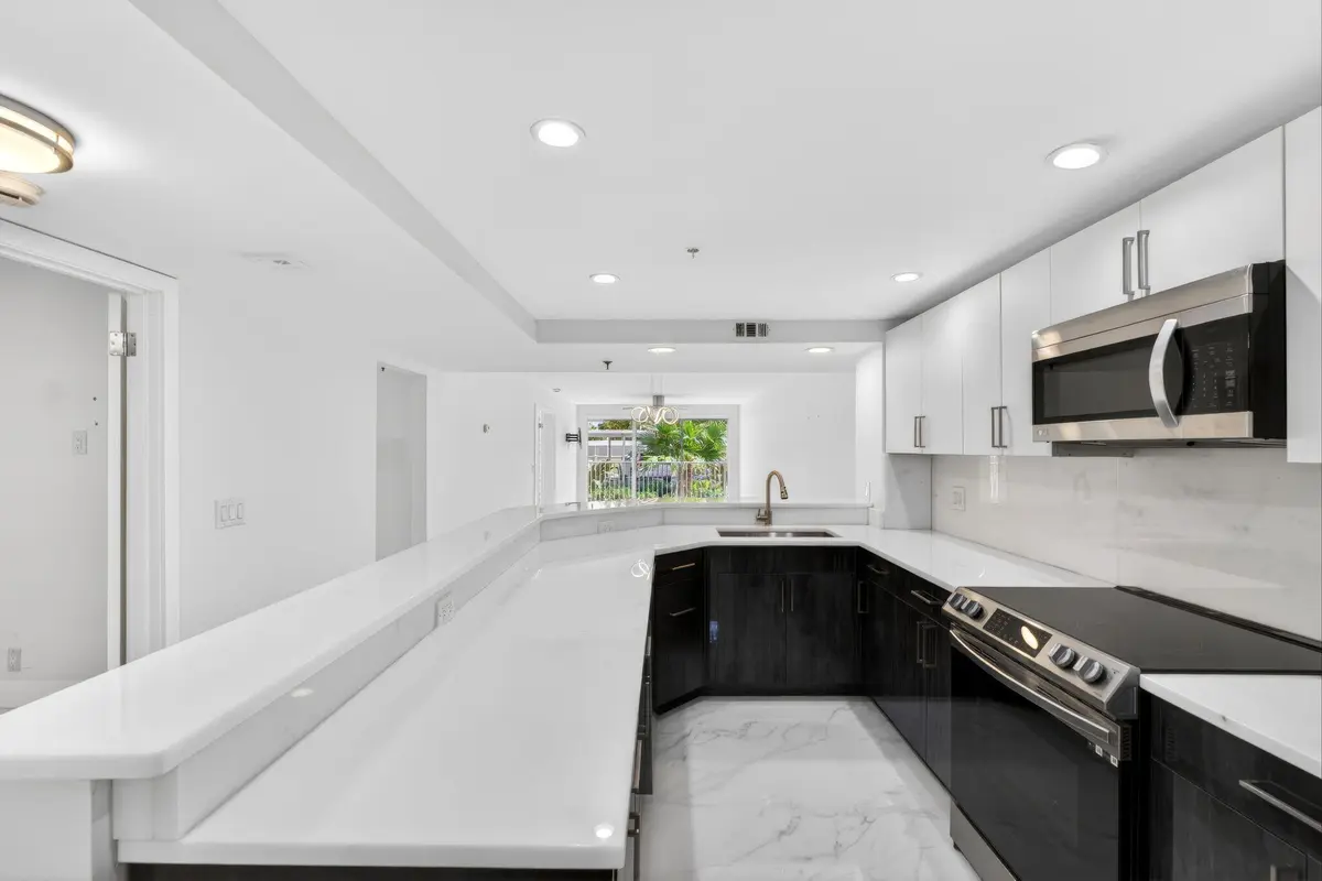 42-web-or-mls-DSC07771 at 3901 S Flagler Drive 105, West Palm Beach