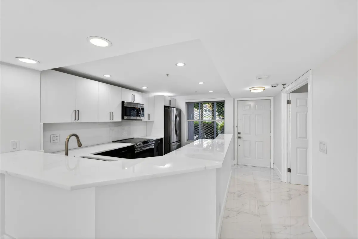 43-web-or-mls-DSC07774 at 3901 S Flagler Drive 105, West Palm Beach