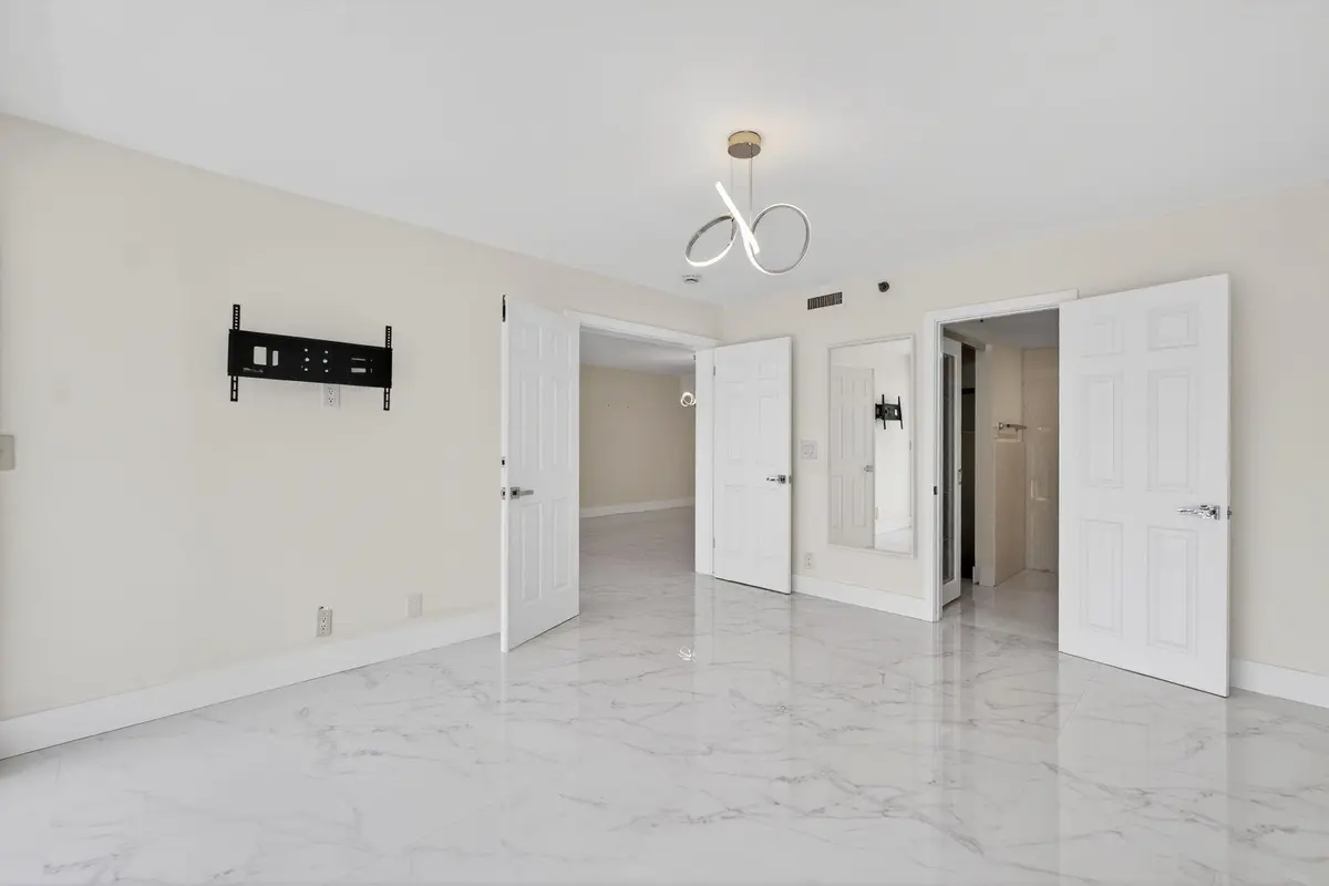 49-web-or-mls-DSC07792 at 3901 S Flagler Drive 105, West Palm Beach