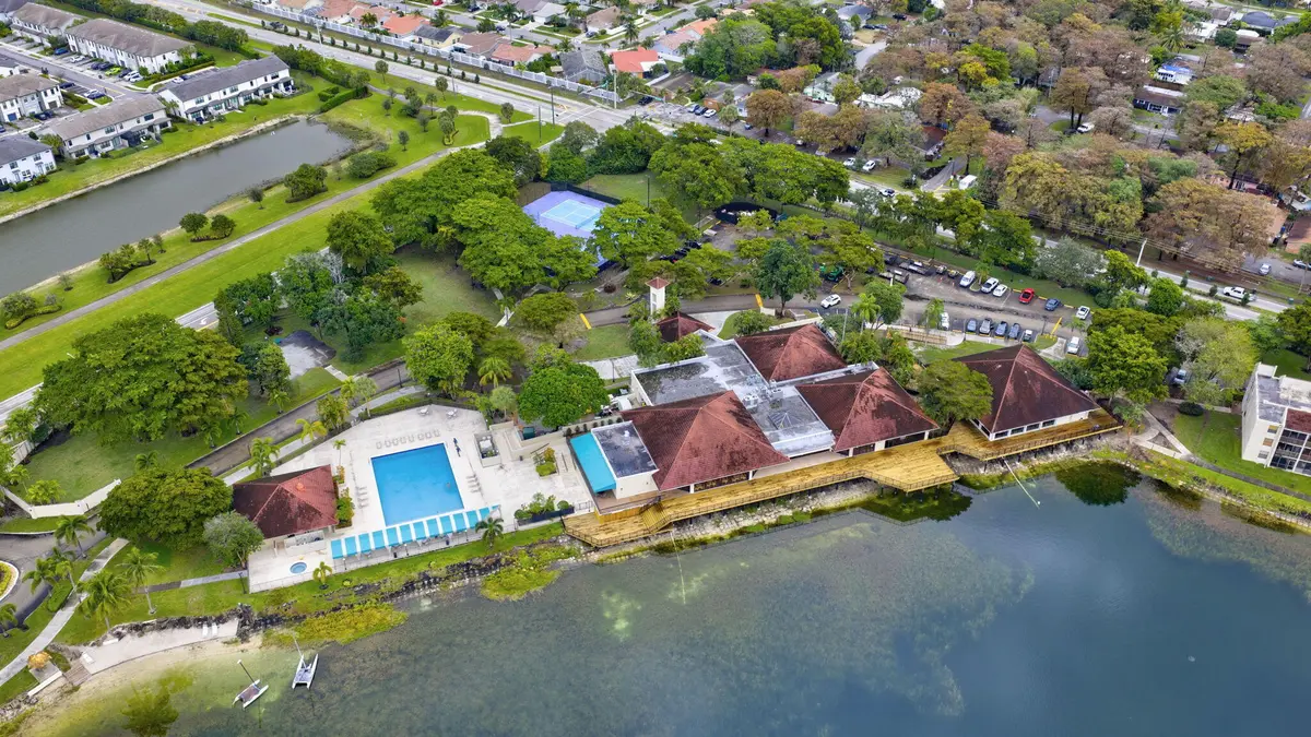 33-web-or-mls-DJI_20260114005227_0793_D_ at 117 LAKE EMERALD Drive 408, Oakland Park