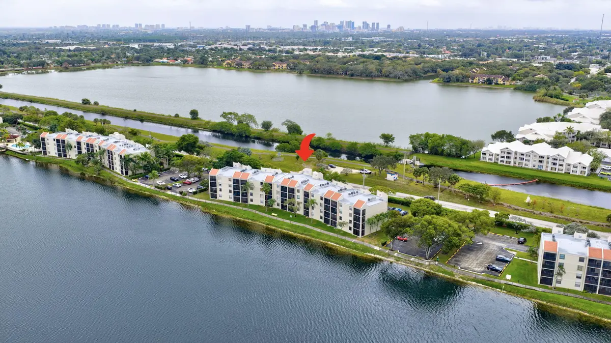 29-web-or-mls-DJI_20260114005049_0773_D_ at 117 LAKE EMERALD Drive 408, Oakland Park