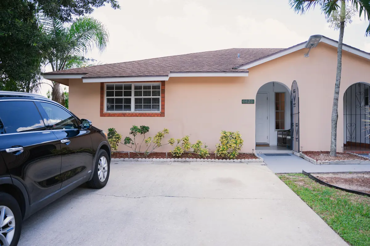 Exterior at 1425 RIVERSIDE Circle, Wellington