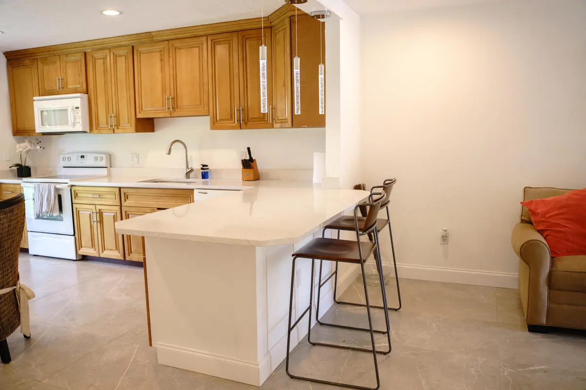 Kitchen Island at 1425 RIVERSIDE Circle, Wellington