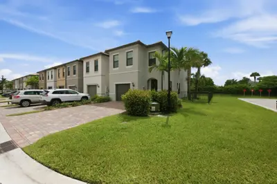8672 ESCUE Street, Lake Worth – Townhouse for sale