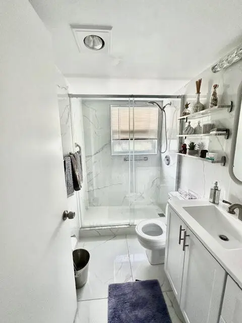 Main Bathroom w/Shower at 14 Fanshaw A, Boca Raton