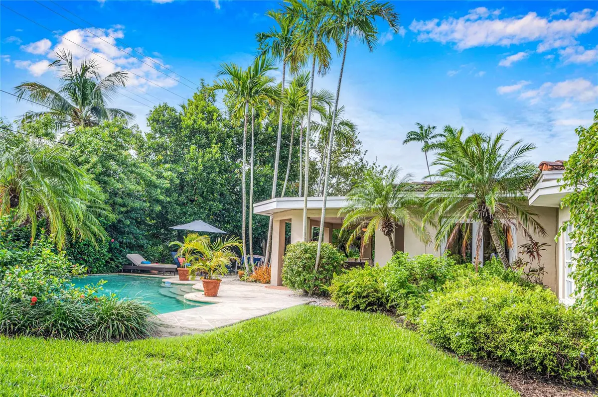 Photo 4 at 1612 E Lake Drive, Fort Lauderdale