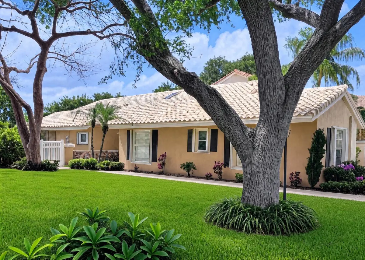Beautiful home on corner lot at 10356 Sunstream Lane, Boca Raton