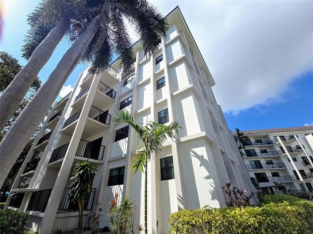Photo 1 at 900 RIVER REACH Drive 517, Fort Lauderdale