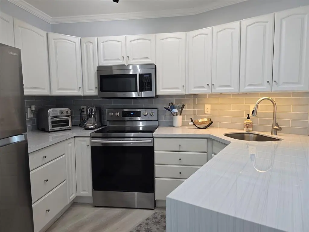 Photo 5 at 900 RIVER REACH Drive 517, Fort Lauderdale