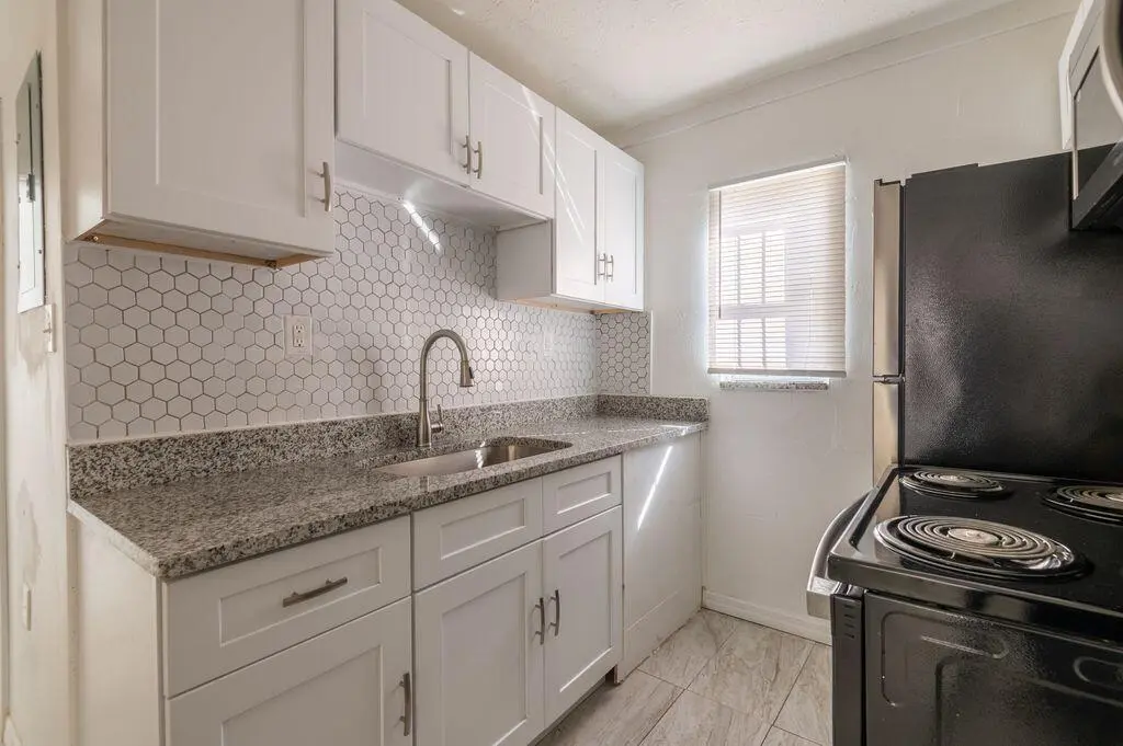 wsaF0fTQ at 2516 Ave L Unit b, Fort Pierce