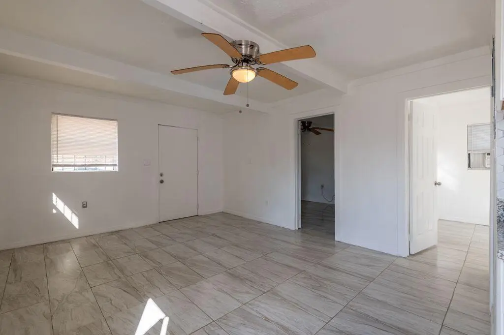 R33LiXGw at 2516 Ave L Unit b, Fort Pierce