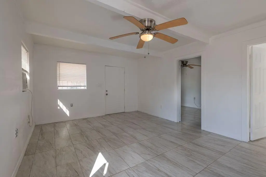 -STlKm5g at 2516 Ave L Unit b, Fort Pierce