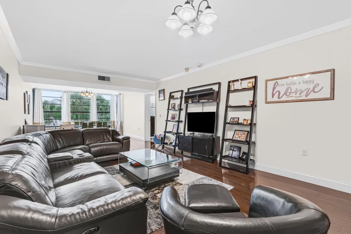 3826 Whitehall Drive 302, West Palm Beach, FL – photo 2