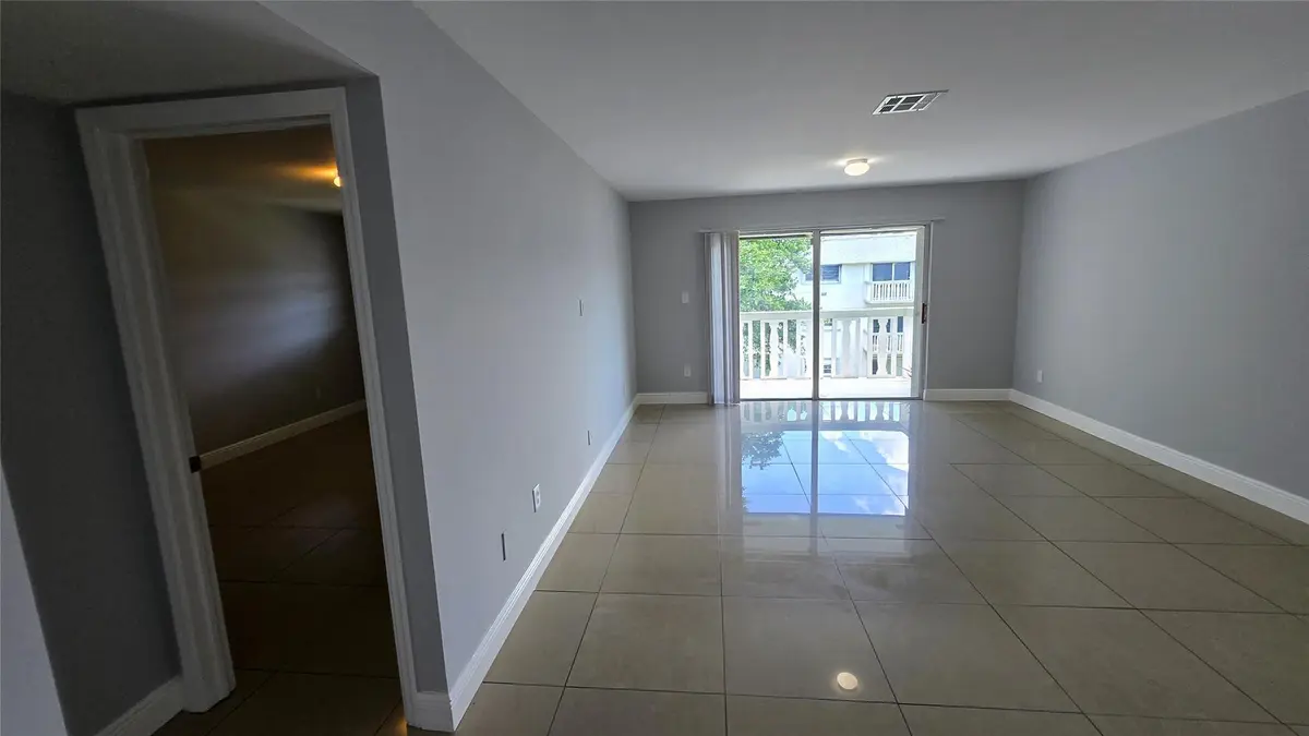 Photo 4 at 15201 NE 6TH Avenue C307, Miami