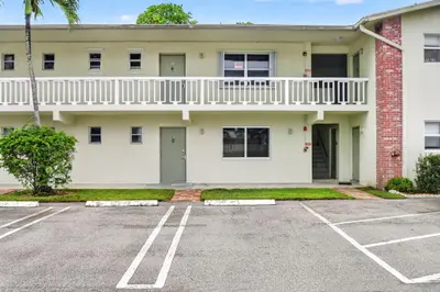 658 NE 6TH Court E, Boynton Beach – Condominium for sale