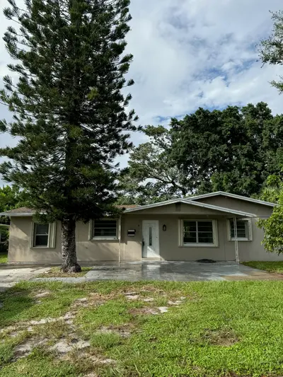913 NW 10th Terrace, Stuart – Single Family Residence for sale