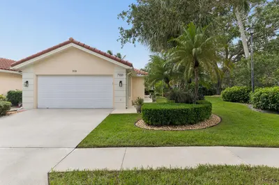 7910 Pine Island Way, West Palm Beach – Villa for sale