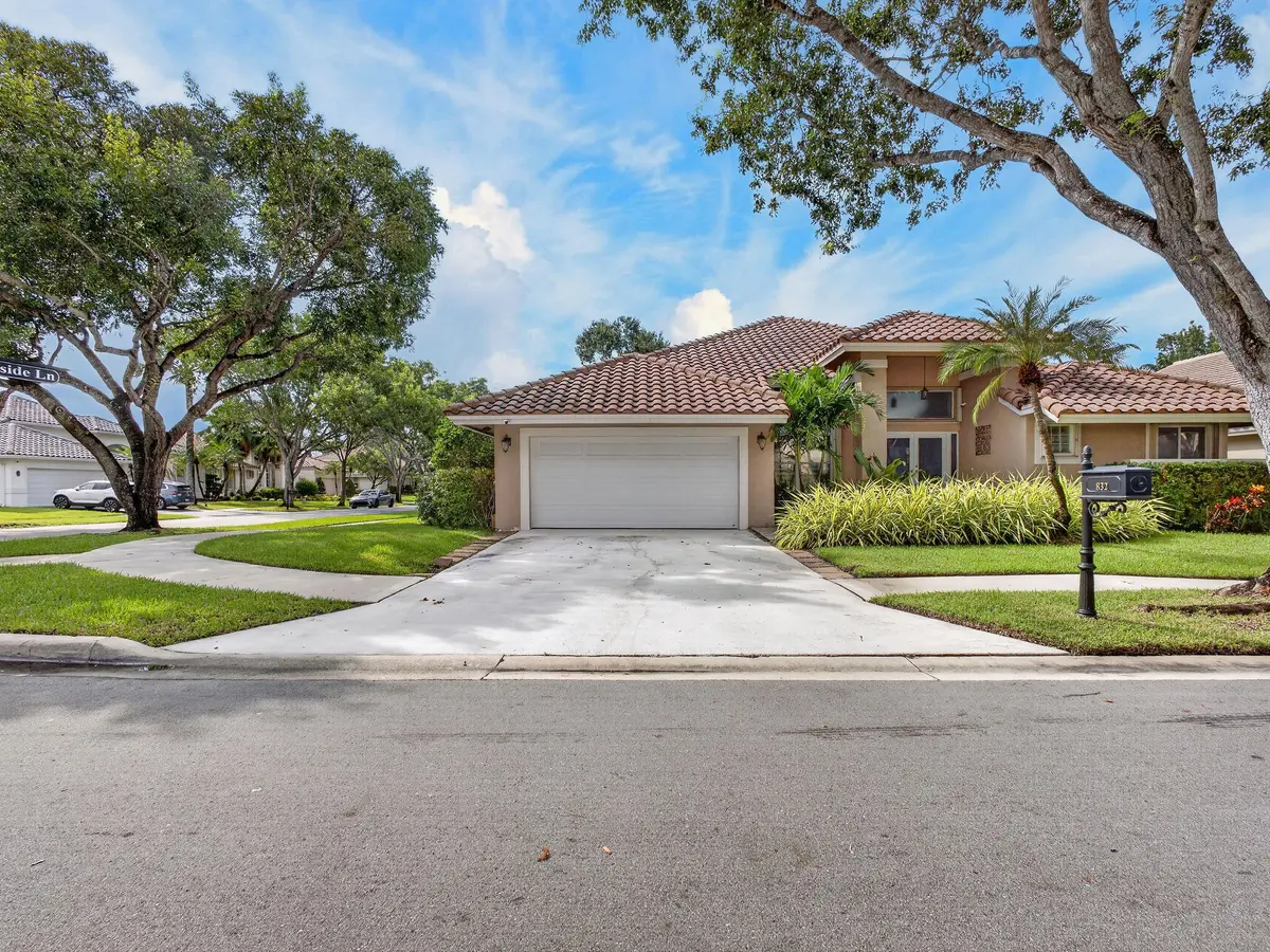 925A9203 at 832 WATERVIEW Drive, Weston