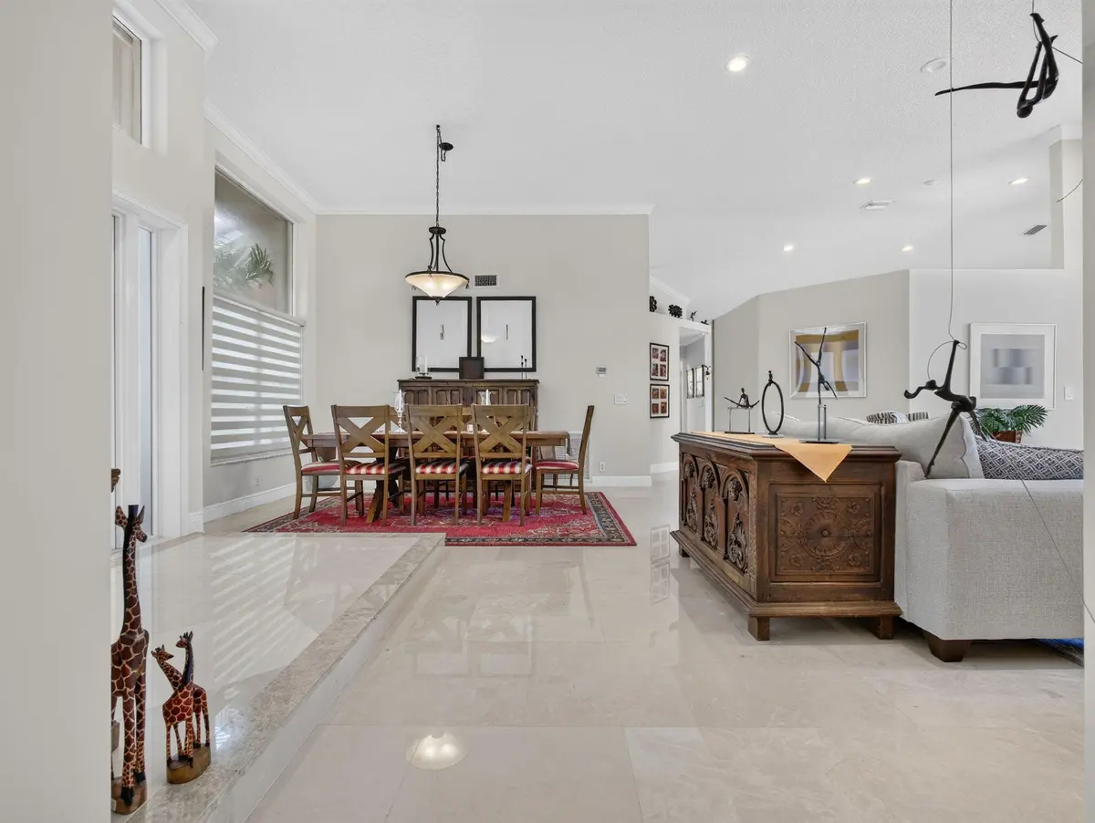 925A9404 at 832 WATERVIEW Drive, Weston