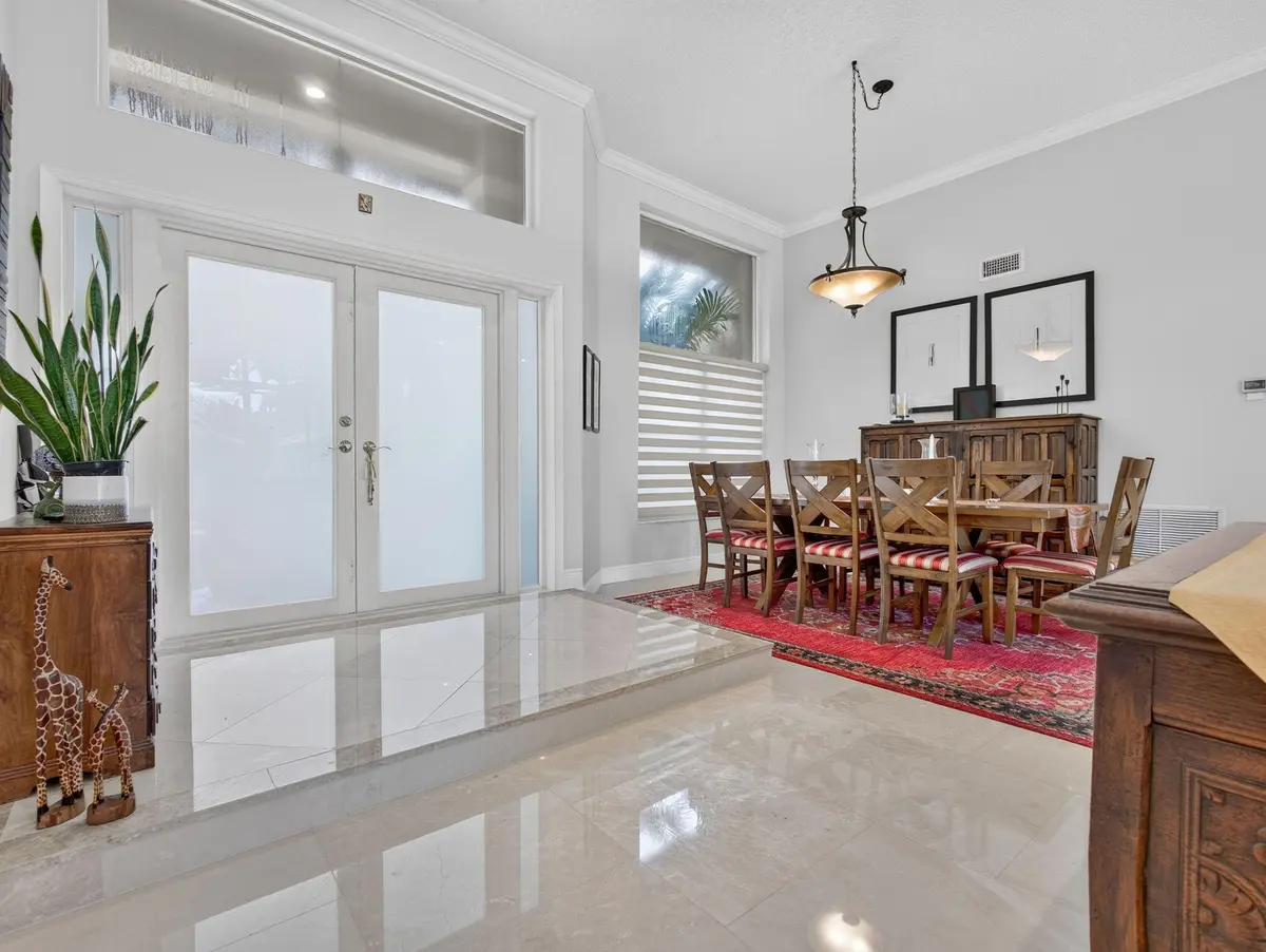 925A9405 at 832 WATERVIEW Drive, Weston